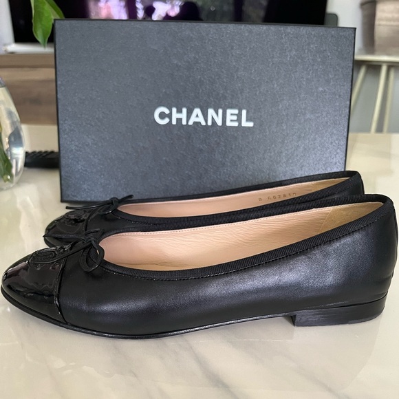 Authentic classic lambskin Chanel ballet flats, purchased in USD at Saks. - Picture 1 of 6